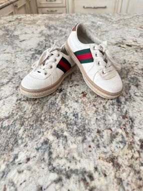 Gucci Kids Cream Canvas Sneakers with Green and Red Stripe